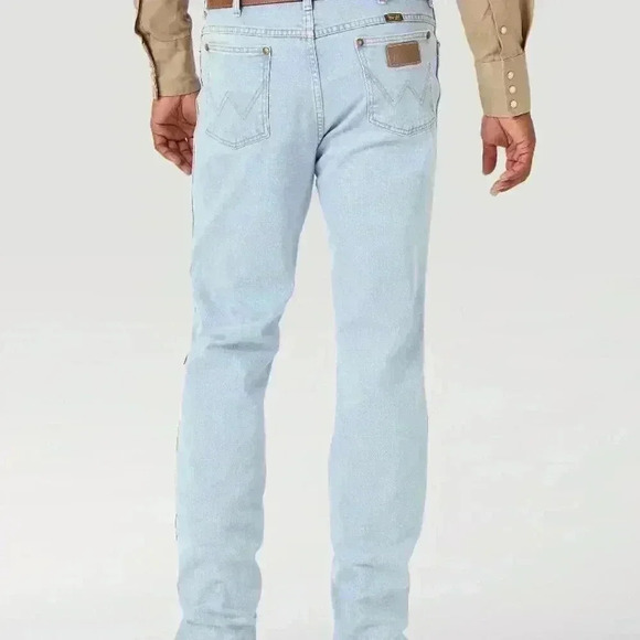 Wrangler Cowboy Cut Slim Fit Active Flex Jeans | Men's Jeans | Men's Light Wash - Picture 2 of 10